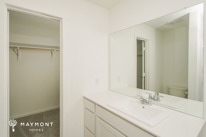 Building Photo - 297 Tahoe Ave