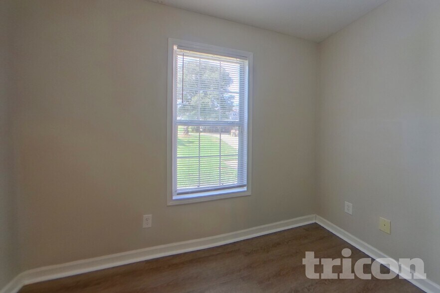 Building Photo - 312 Reisling Dr
