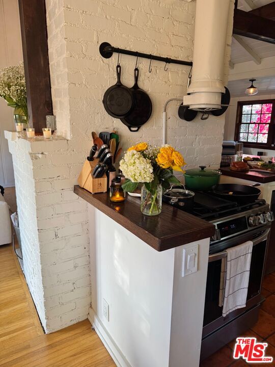 Building Photo - 2828 Laurel Canyon Pl