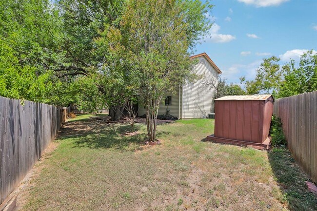 Building Photo - 1300 Tuxford Cove