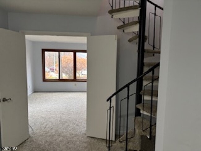 Building Photo - 9 Augusta Dr