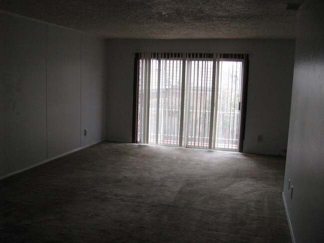 Building Photo - White Oak Apartments