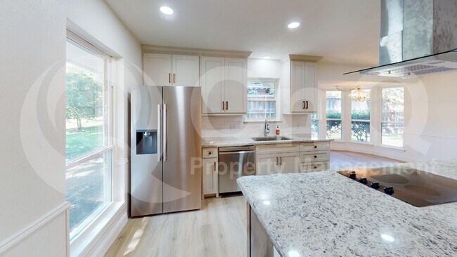 Building Photo - 208 Glenwick Pl