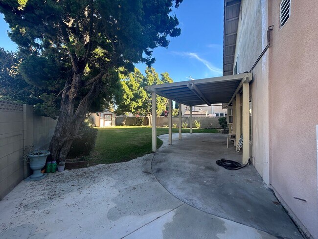 Building Photo - Spacious 4bed/3bath House for rent