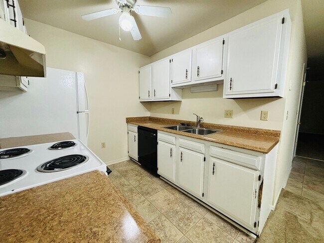 Building Photo - 1741 Donlee Dr