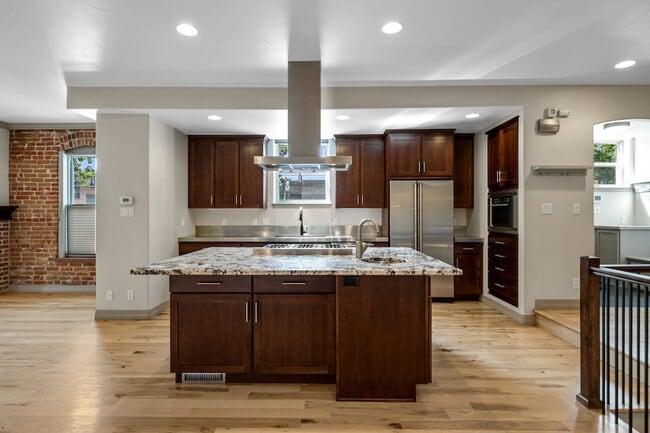 Building Photo - 1275 S Clayton St