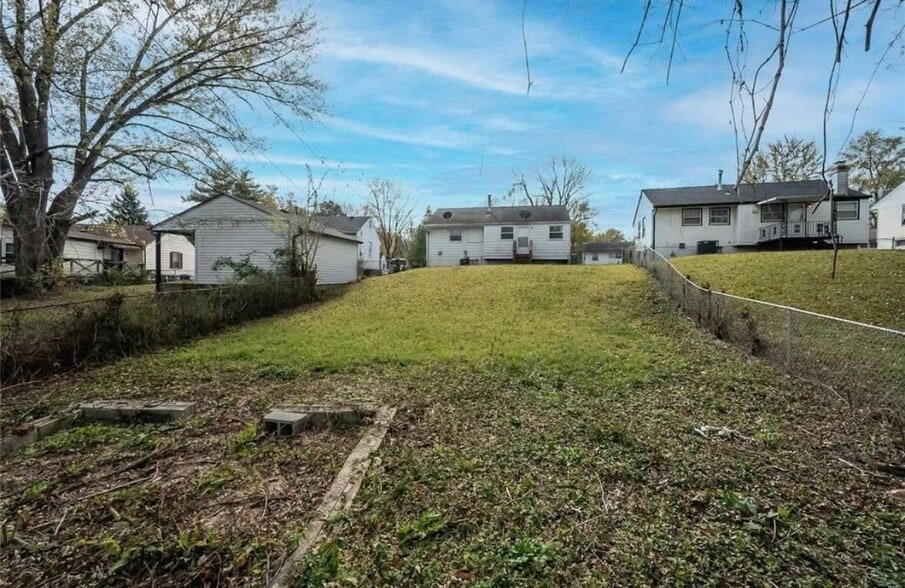 Building Photo - 325 Caithness Rd