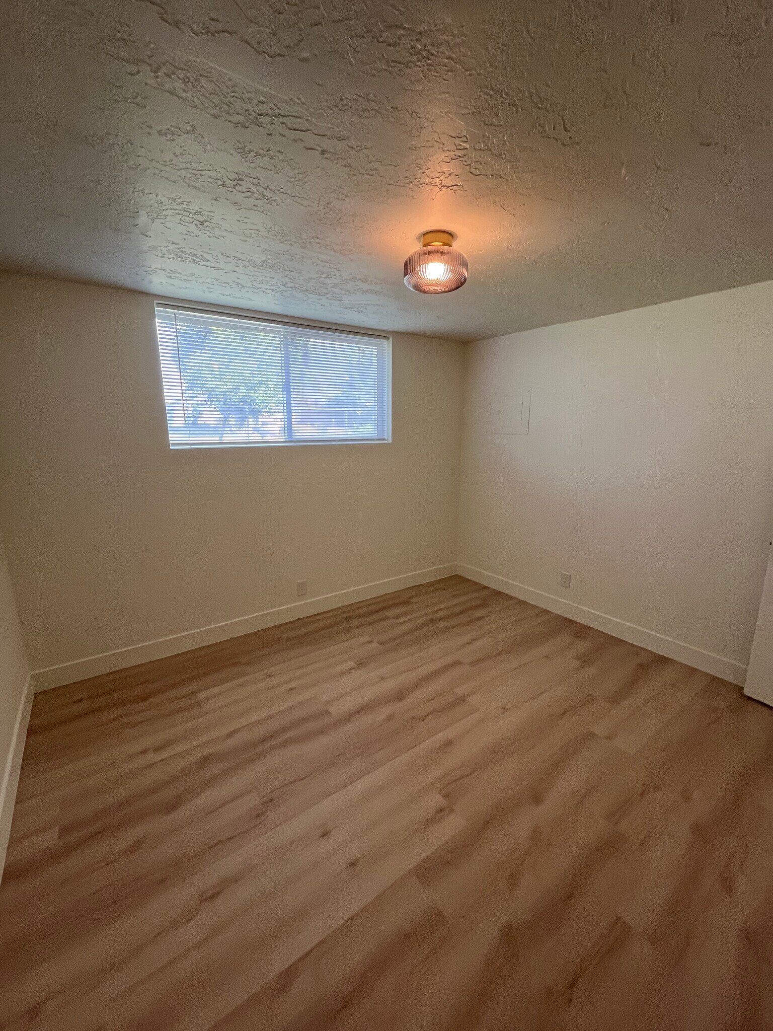 Building Photo - 727 E 600 S