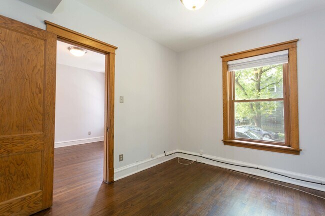 Building Photo - 3338 N Wolcott Ave