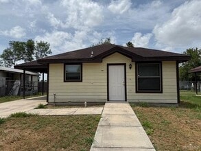 Building Photo - 2106 Zimmerman St