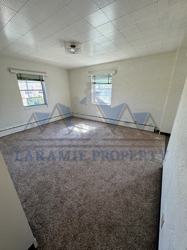 Building Photo - 1 bedroom apartment near UW