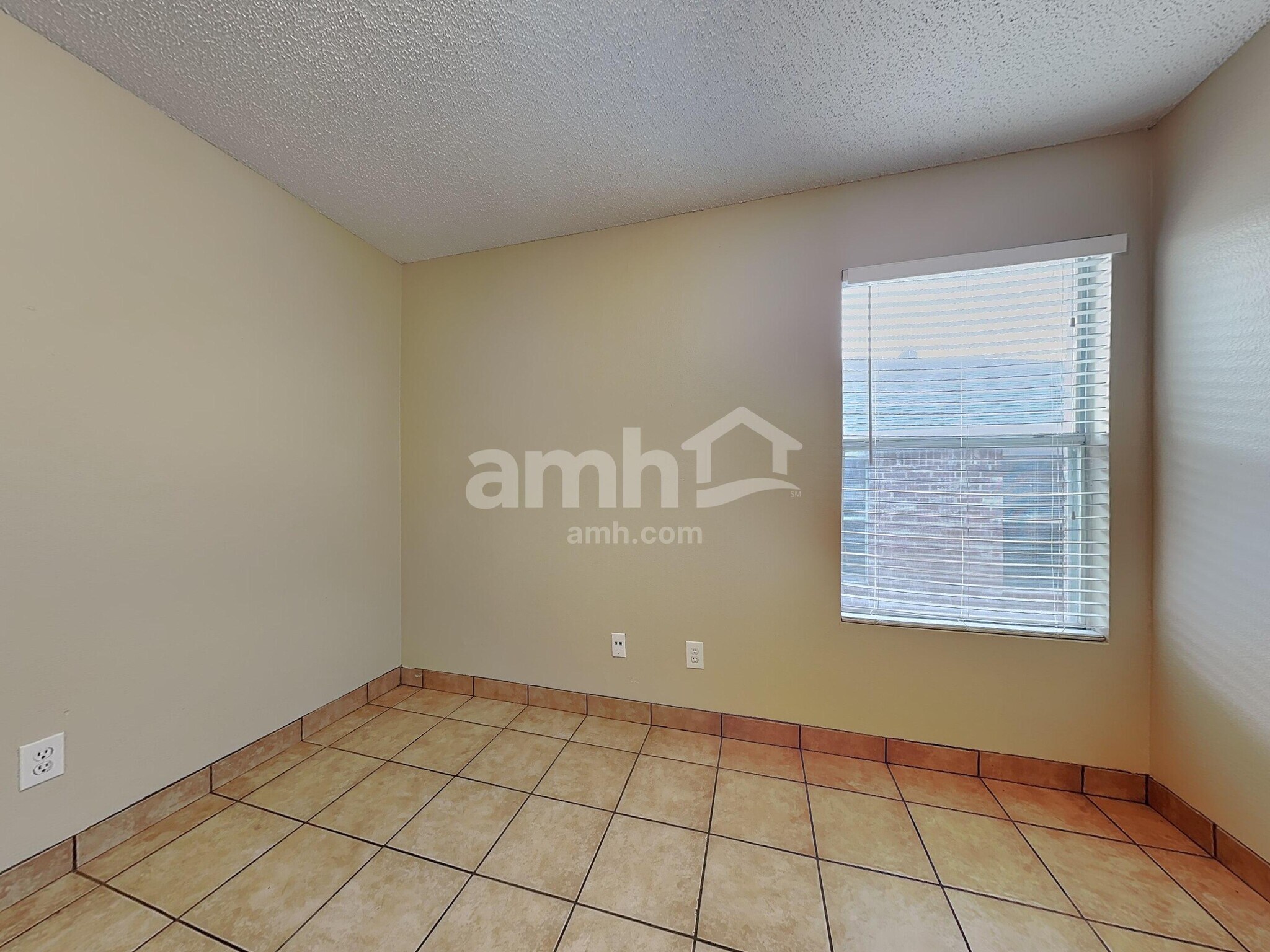 Building Photo - 800 Castlewick Ct