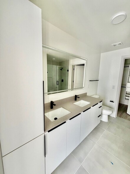 Building Photo - 18631 NE 25th Pl