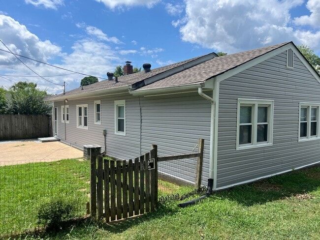 Building Photo - Remodeled three bedroom two bath cottage w...