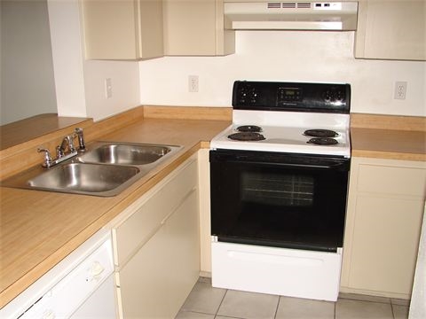 Kitchen - The Palms-Townhouses & Villas