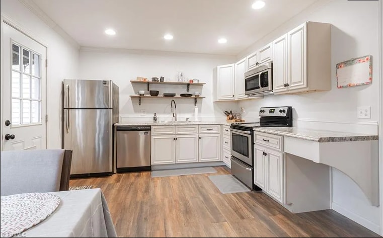 Building Photo - 114 Ravenwood Ct