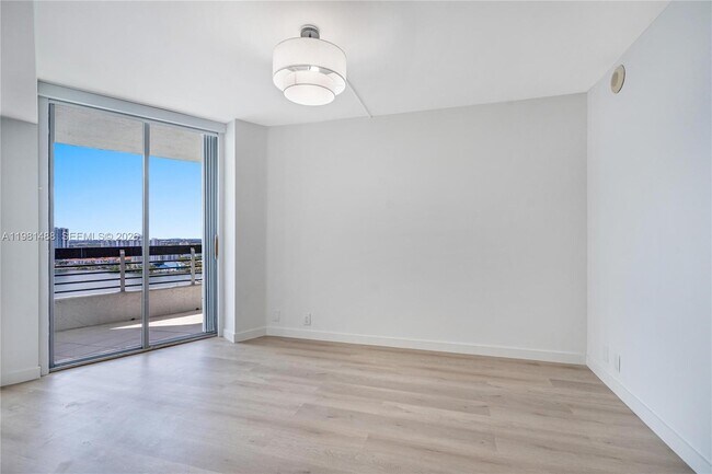 Building Photo - 19101 NE 36th Pl