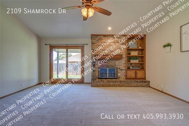 Building Photo - 2109 Shamrock Dr