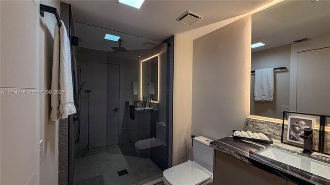 Building Photo - 2000 Island Blvd