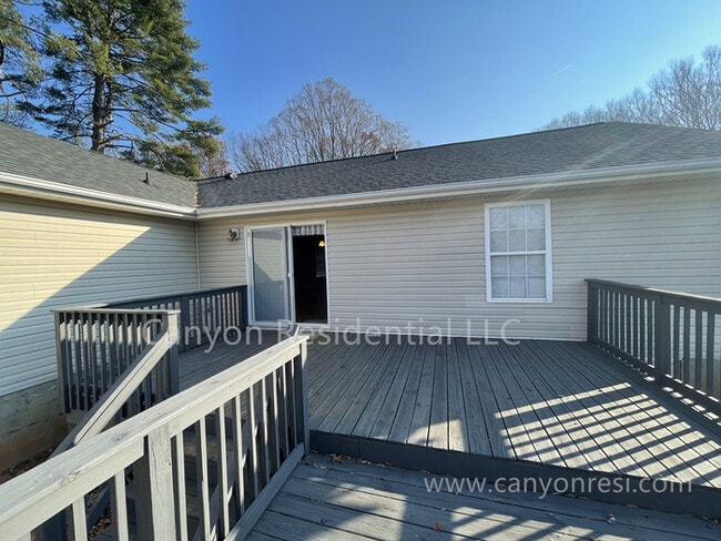 Building Photo - Beautiful 3b Room!Move in ready!