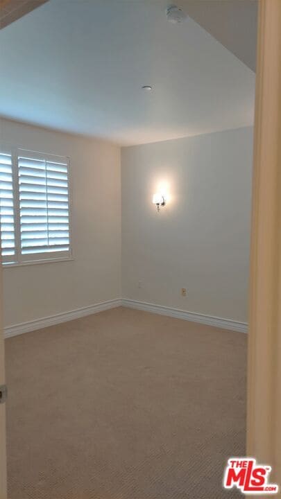 Building Photo - 1726 S Bentley Ave