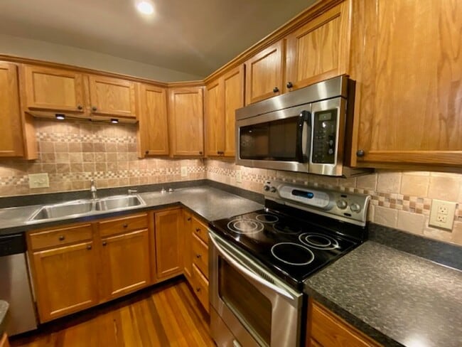 Building Photo - COMING SOON!! Beautiful 3 Bedroom 2 Full bathroom condo in Franklin Township in Southeast Indy!