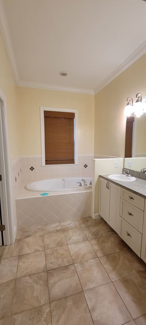 Building Photo - Beautiful 3 Bedroom/2 Bath home in Madera