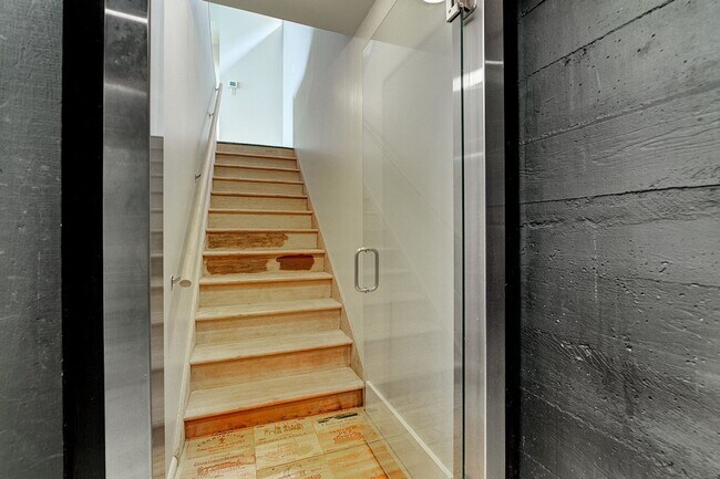 Building Photo - 4Bd/4.5Ba Medina Home