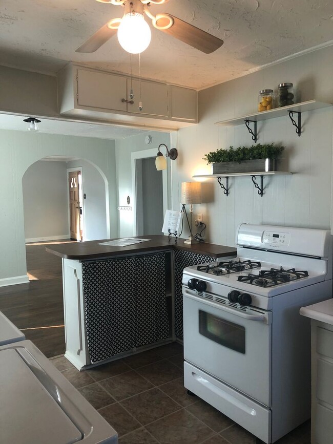 Building Photo - Located Oliver Eakle/AC !!! Cute 2/1/1 wit...