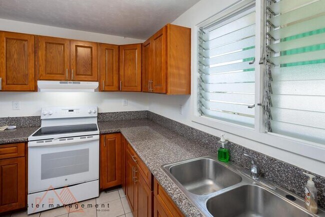 Building Photo - 2133 Metcalf St