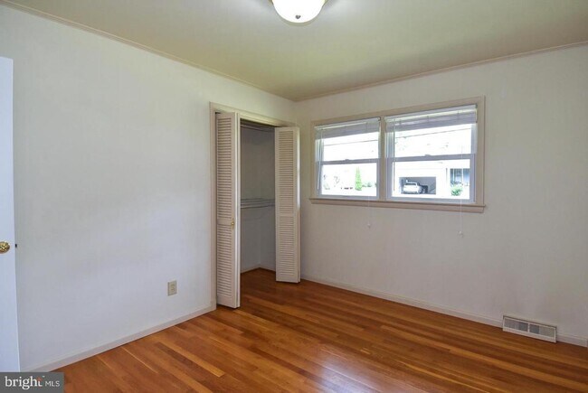 Building Photo - 606 Kingsley Rd SW