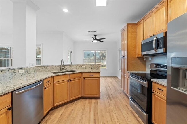 Building Photo - 5512 William Holland Ave