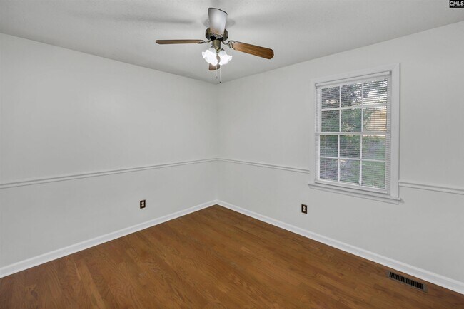 Building Photo - 1405 Parkdale Dr