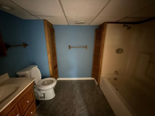 Building Photo - 4BR Colonial with Garage and Large Lot