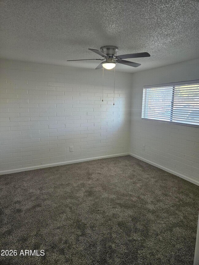 Building Photo - 521 E Bethany Home Rd