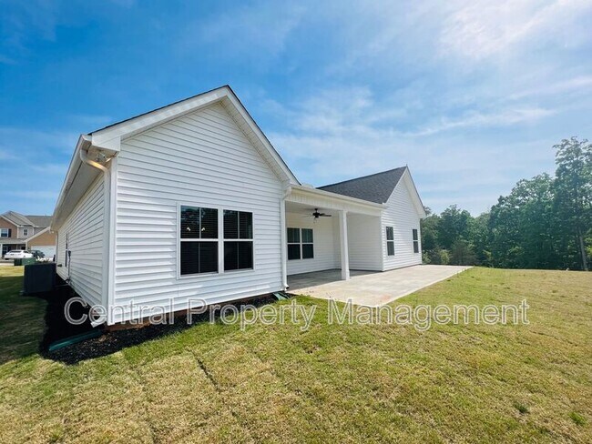 Building Photo - 102 Lariat Ct