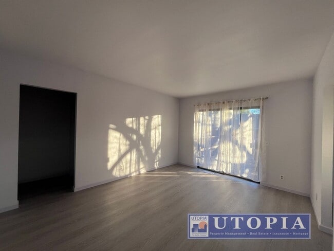 Building Photo - RENT SPECIAL: $500 off first months rent if lease is signed by end of March!! Newly Renovated Coz...