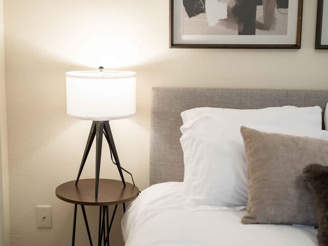 Building Photo - 2110 Loren Cir