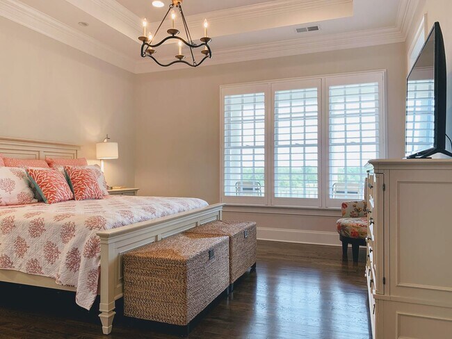 Building Photo - Rent Unfurnished or Fully Furnished - 4 Be...