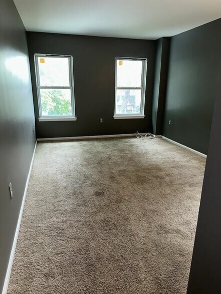 Bedroom - 258 Bellevue Ave