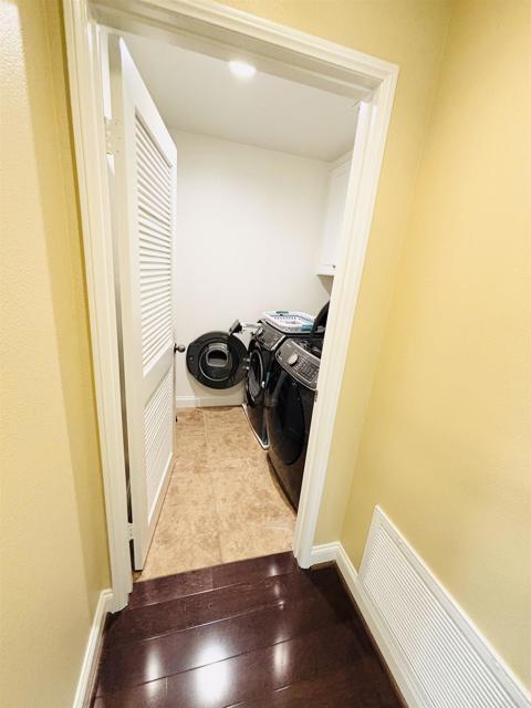 Building Photo - 1421 University Cir