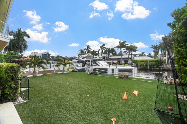 Building Photo - 968 Hyacinth Dr