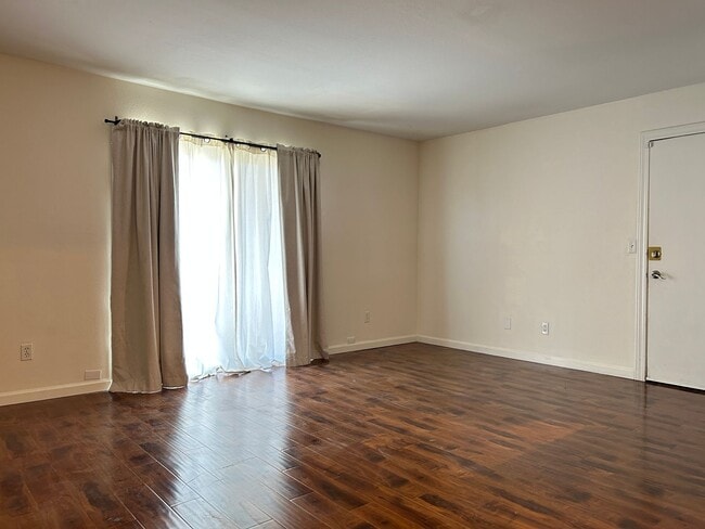 Building Photo - 2 Bed | 2 Bath Condo in Gated Phoenix Community