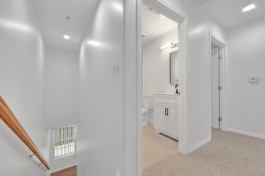 Building Photo - 3105 Walton Ave