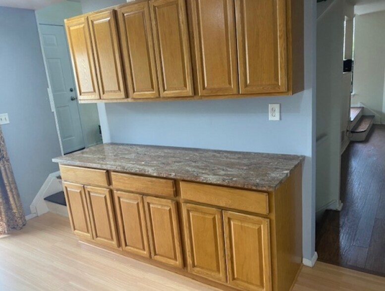 Building Photo - 260 Crabtree Ct