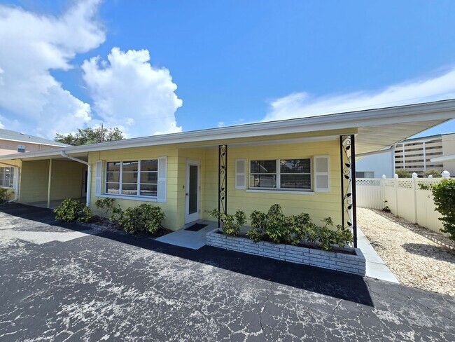 Building Photo - 505 Manatee Ct