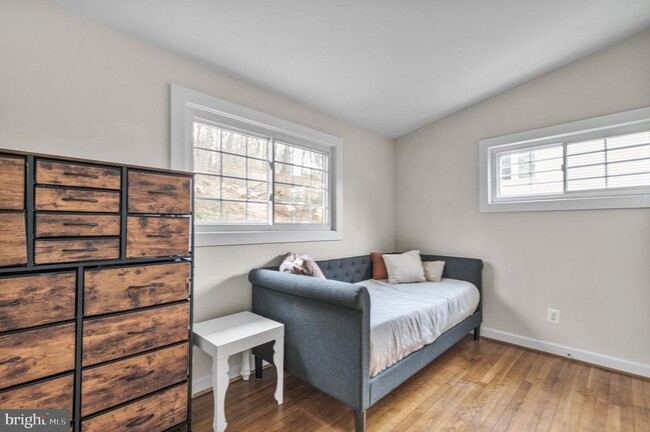 Building Photo - 4415 Elmwood Dr