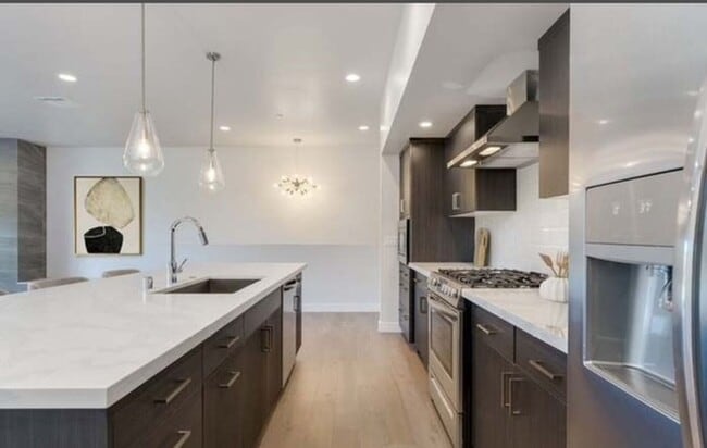 Building Photo - Stunning 3bed 2.5 Bath Terraza home With Move in Special