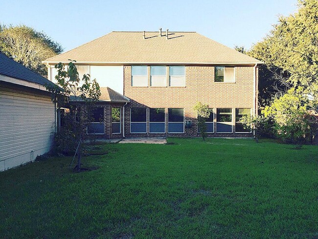 Building Photo - 17503 Sunny Trail Ln