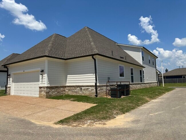 Building Photo - 5661 Pleasant Pk Pl